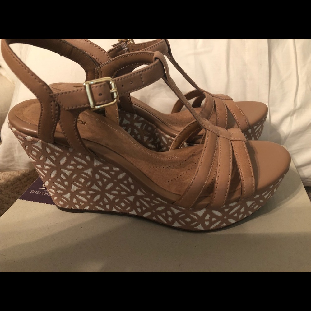 Clark’s Artisian Amelia Avery Wedge Sandals - NEW